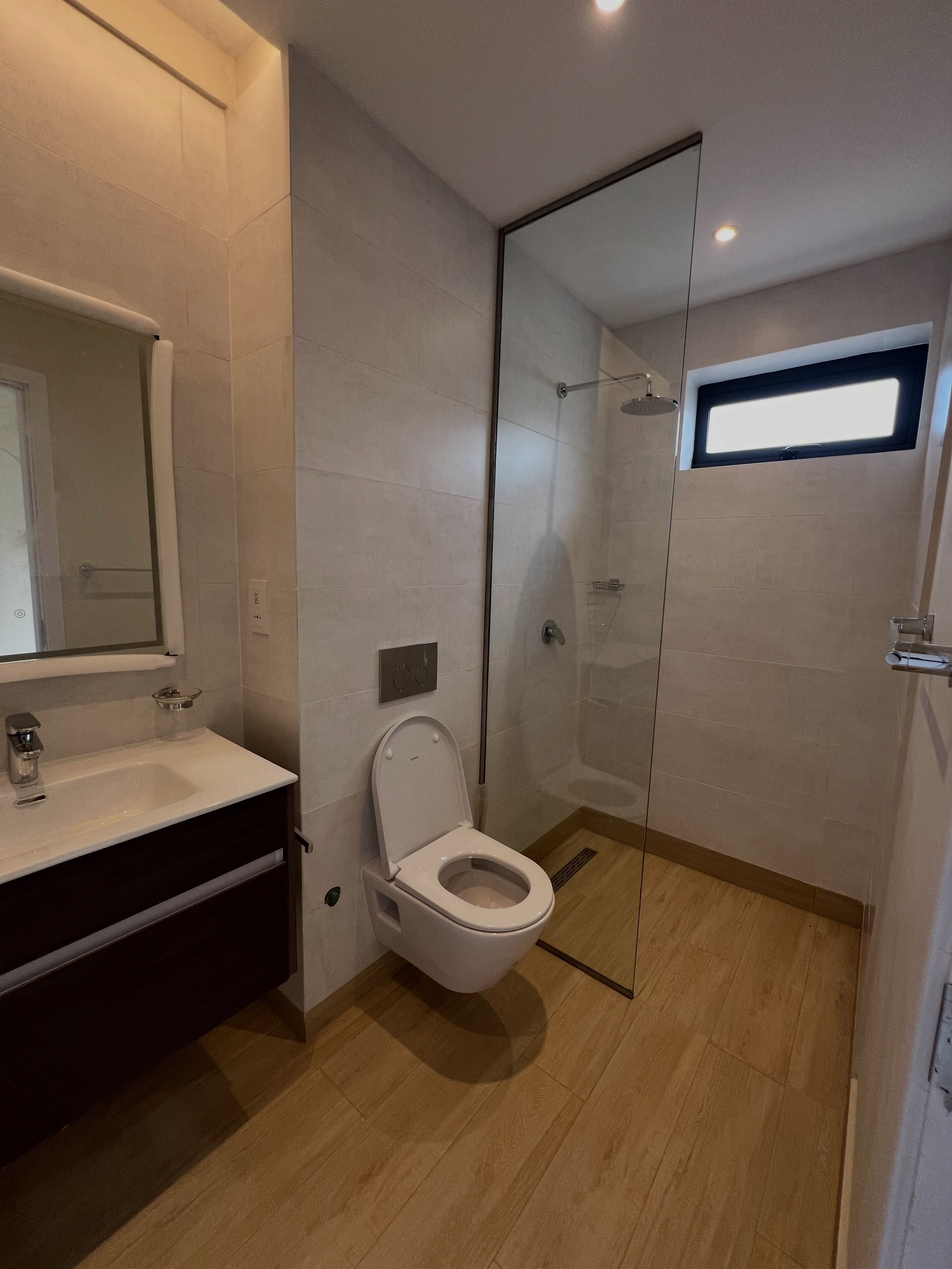 5 Bed Apartment on Spring Valley - Image 7