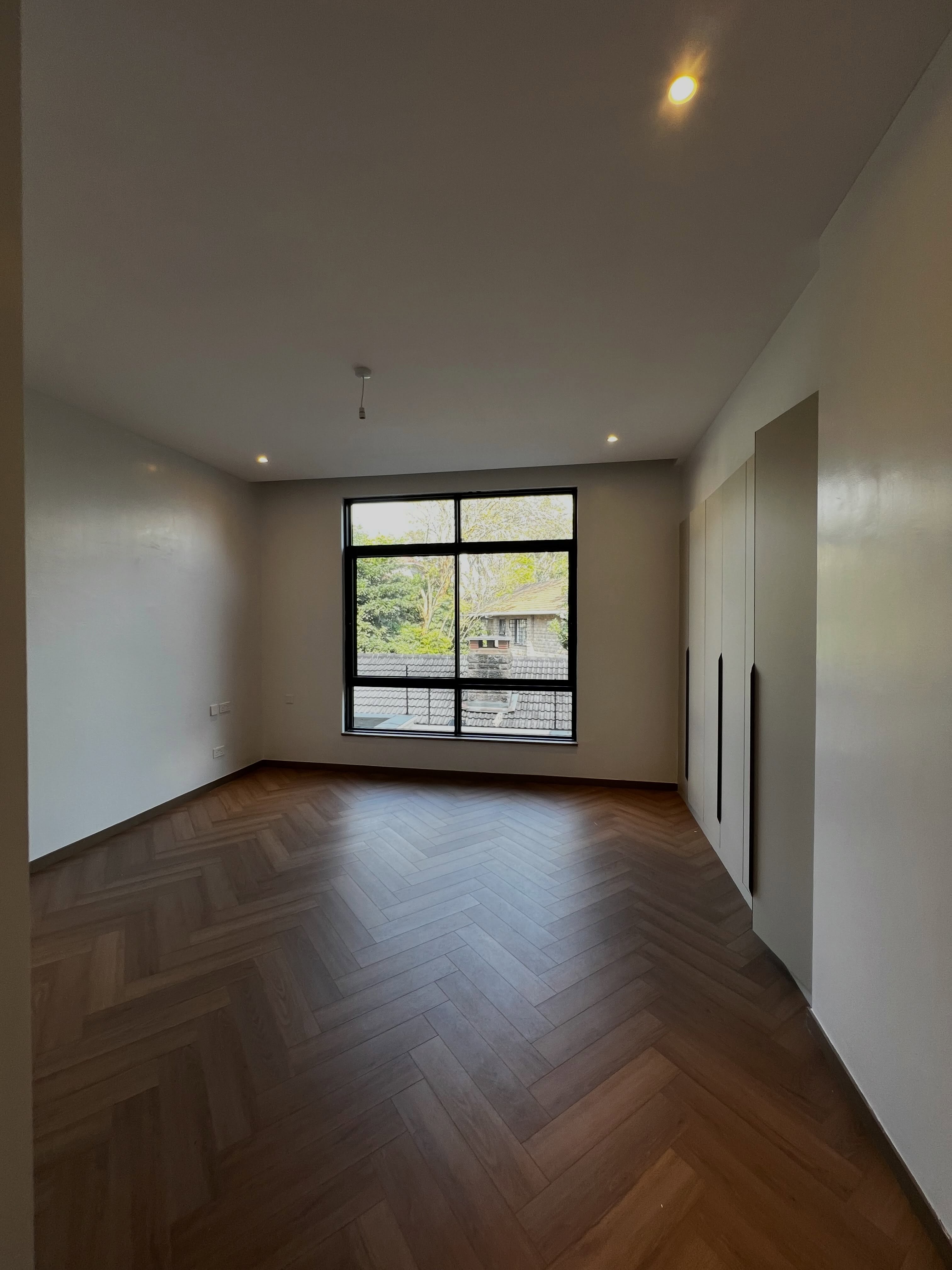5 Bed Townhouse on Lavington - Image 6