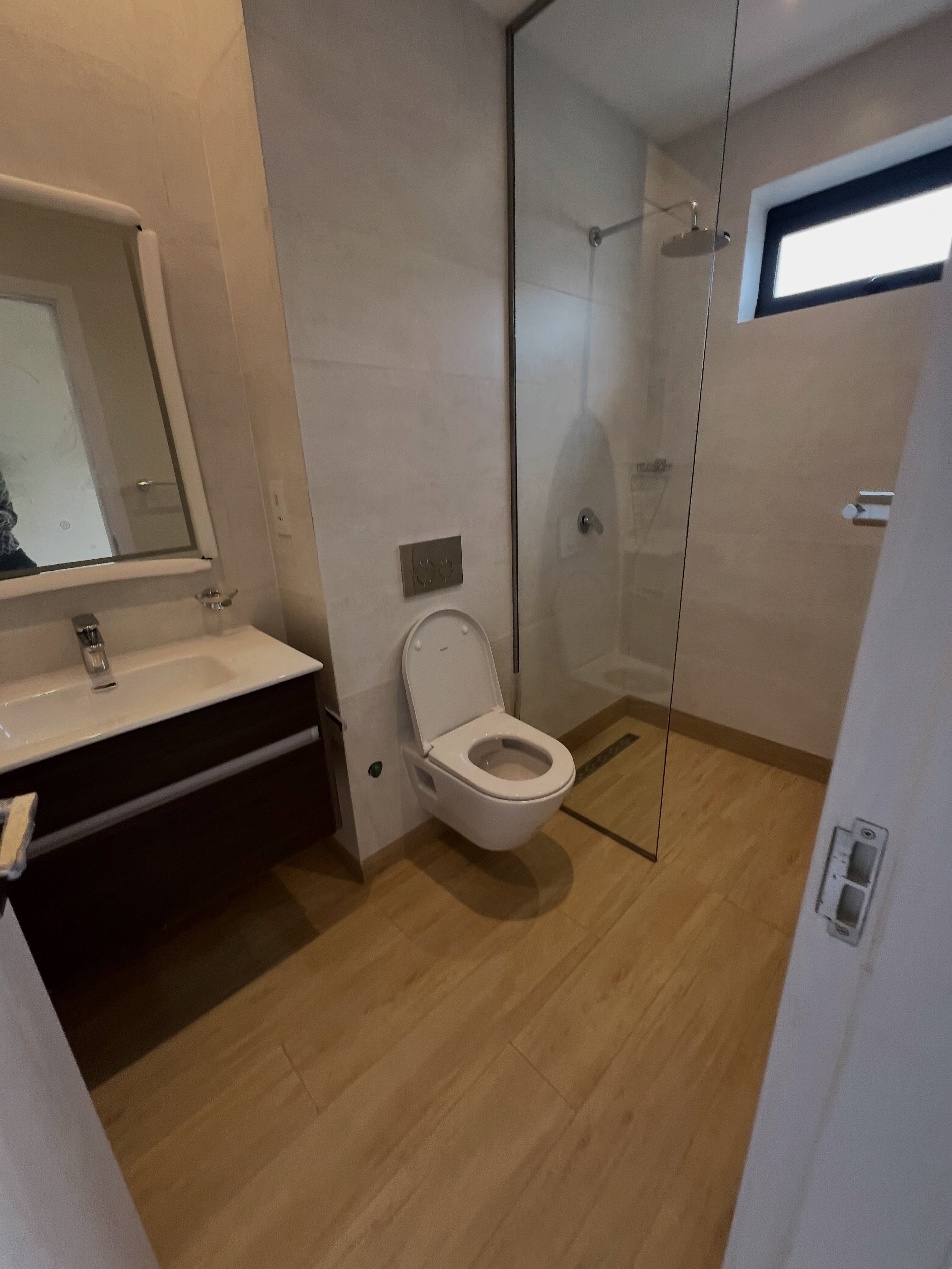 5 Bed Apartment on Spring Valley - Image 10