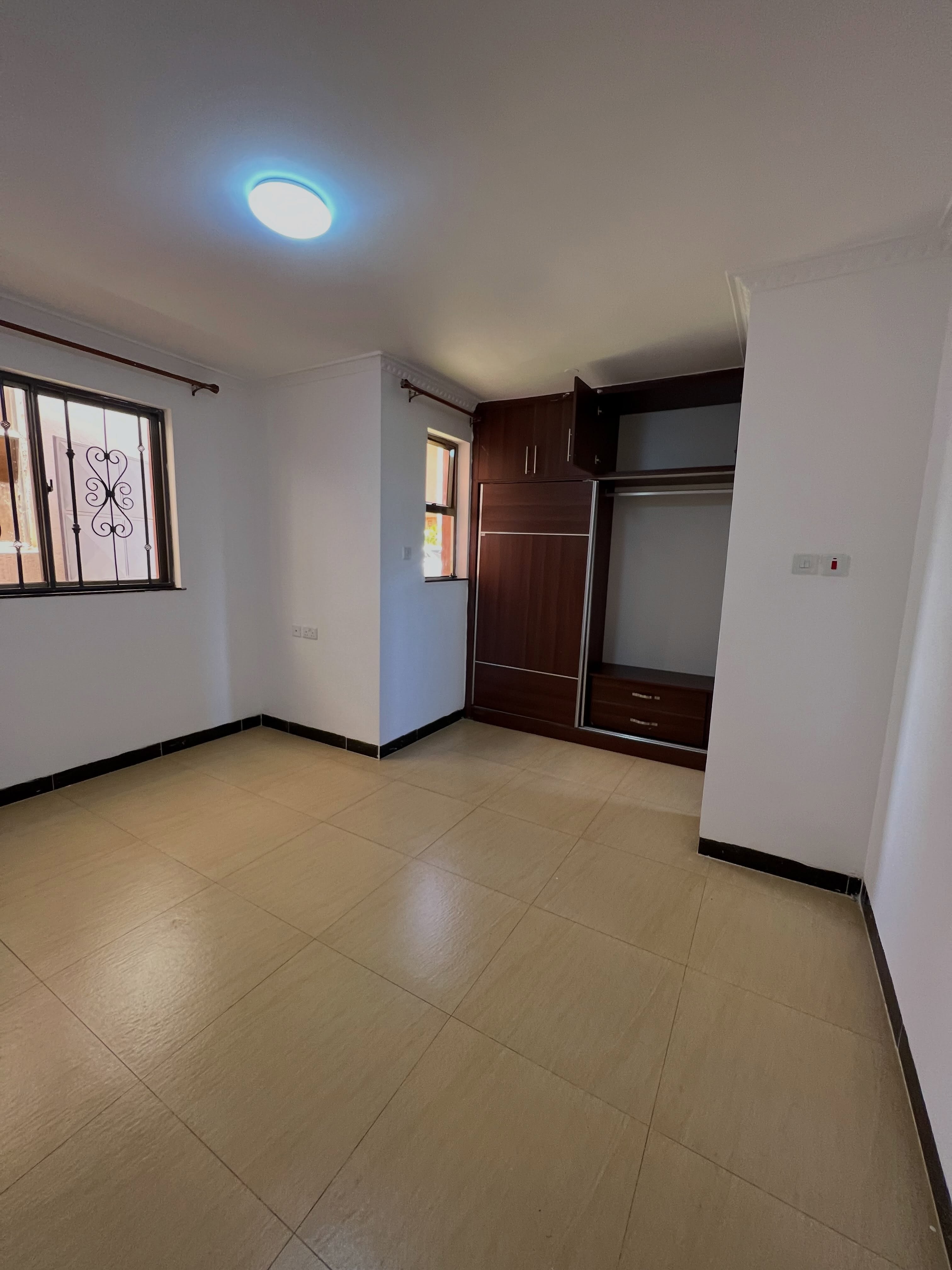 5 Bed Townhouse on Lavington - Image 6