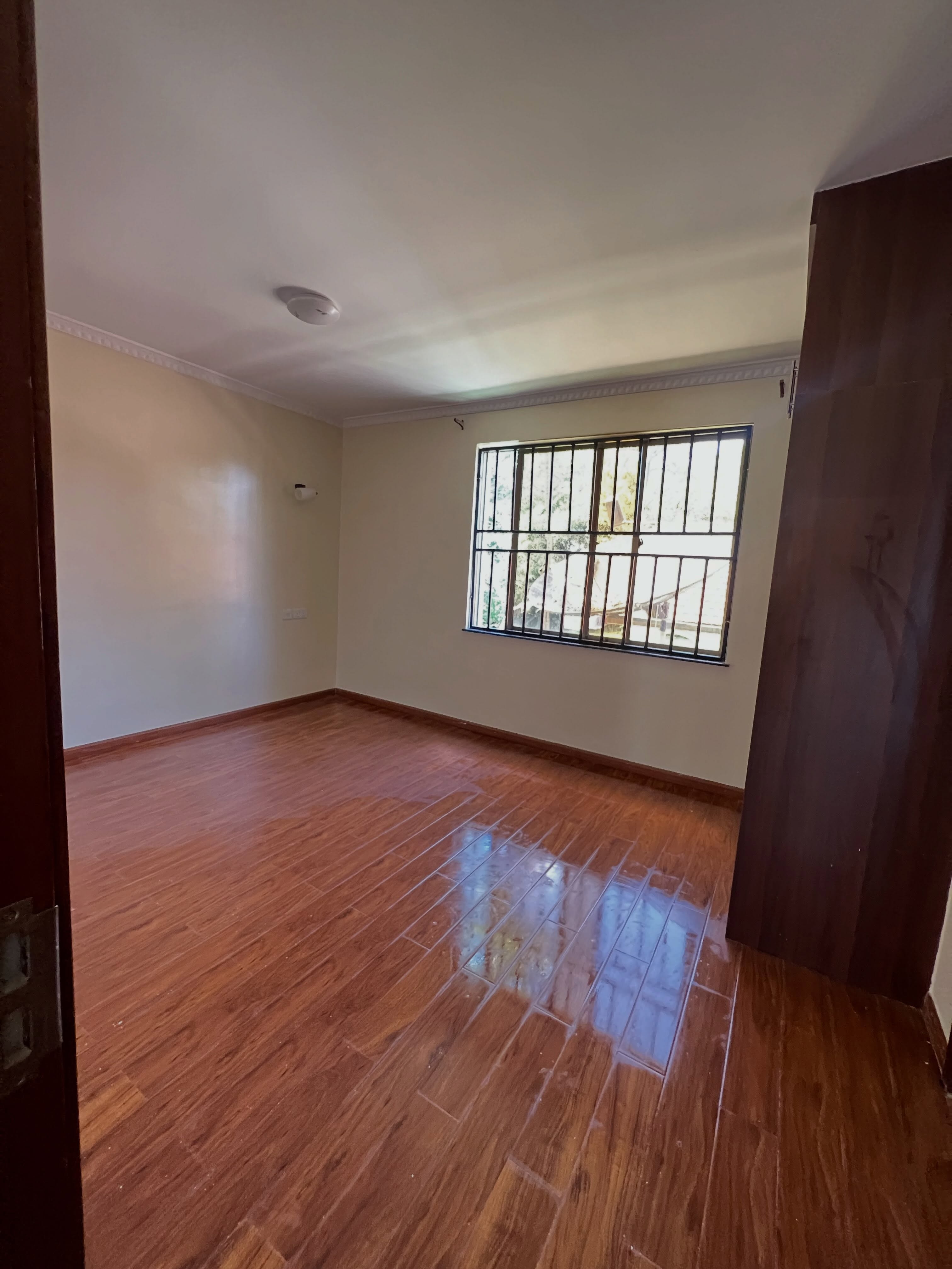 5 Bed Townhouse on Lavington - Image 8