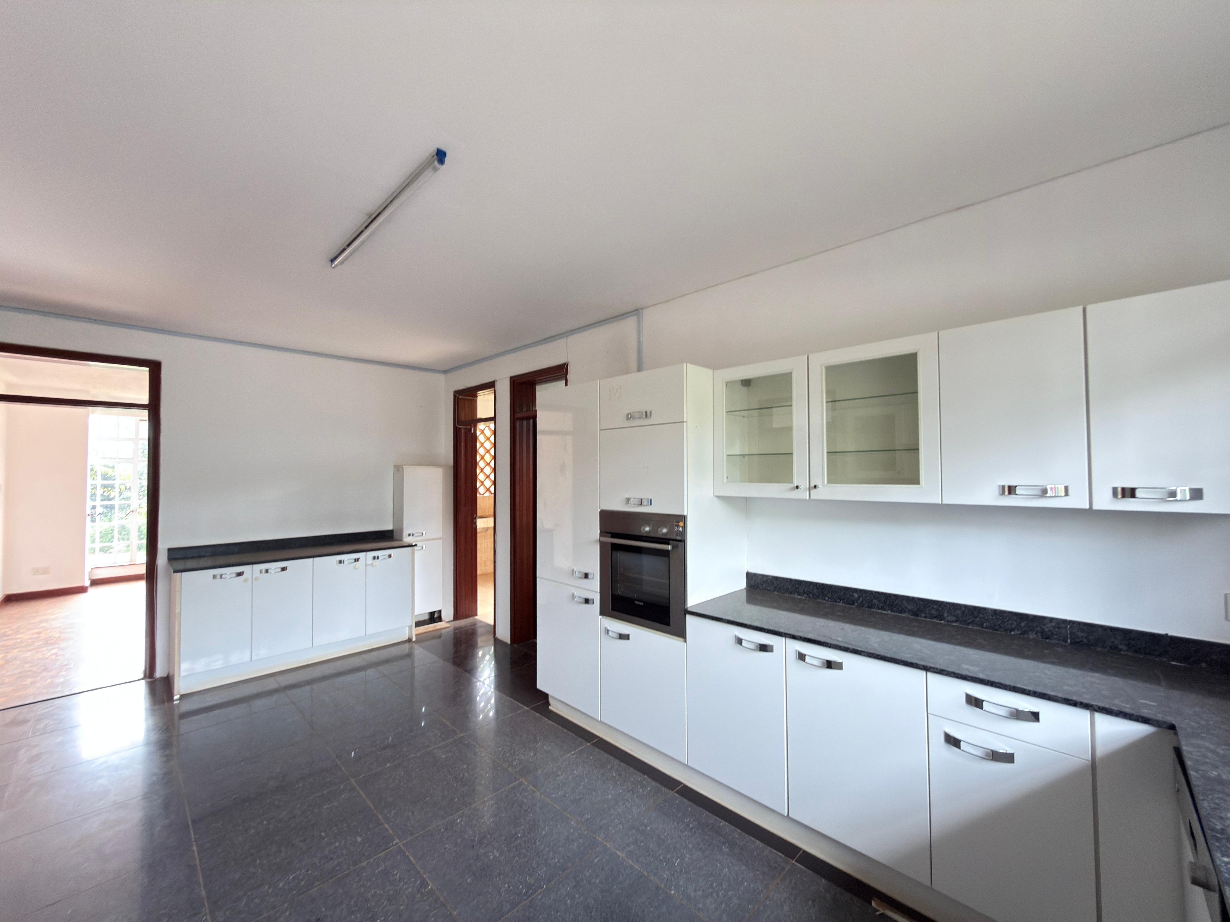 4 Bed Townhouse on Rosslyn - Image 8