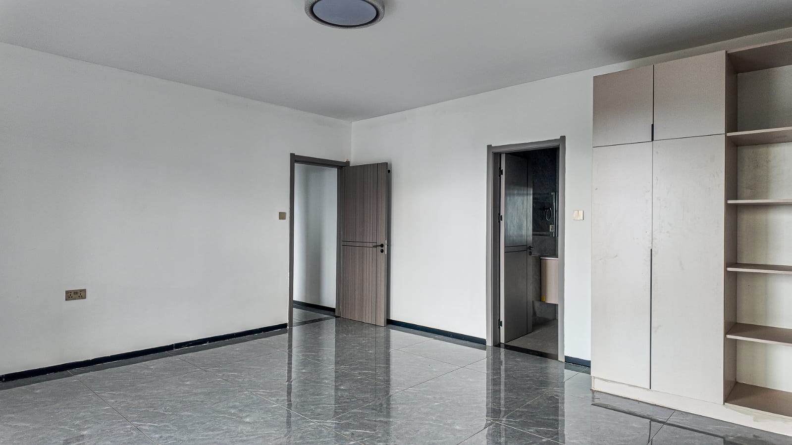 1 Bed Apartment on Lavington - Image 6