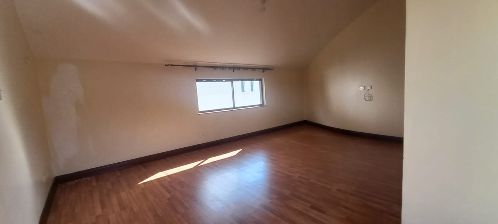 5 Bed Townhouse on Spring Valley - Image 7