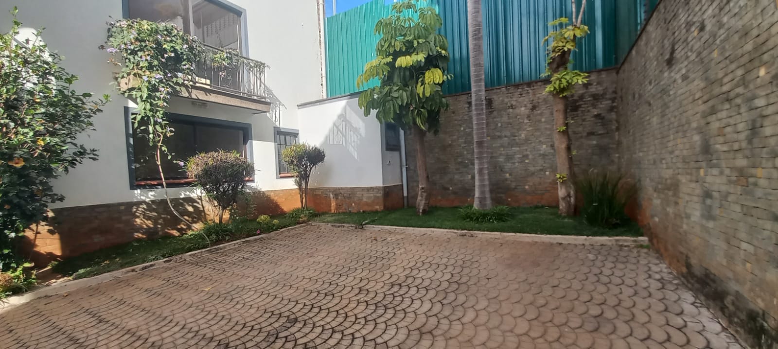 5 Bed Townhouse on Spring Valley - Image 8