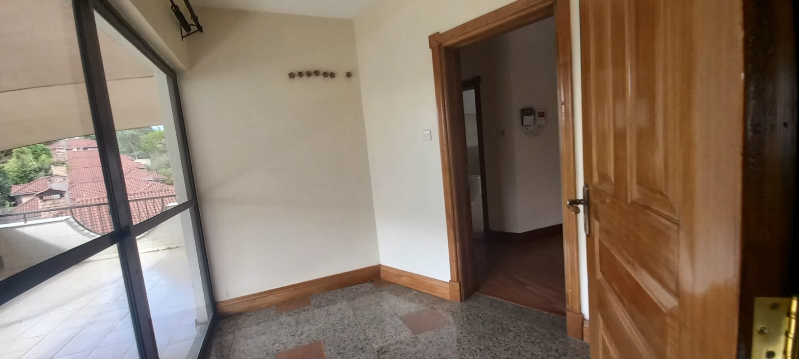 5 Bed Townhouse on Spring Valley - Image 10