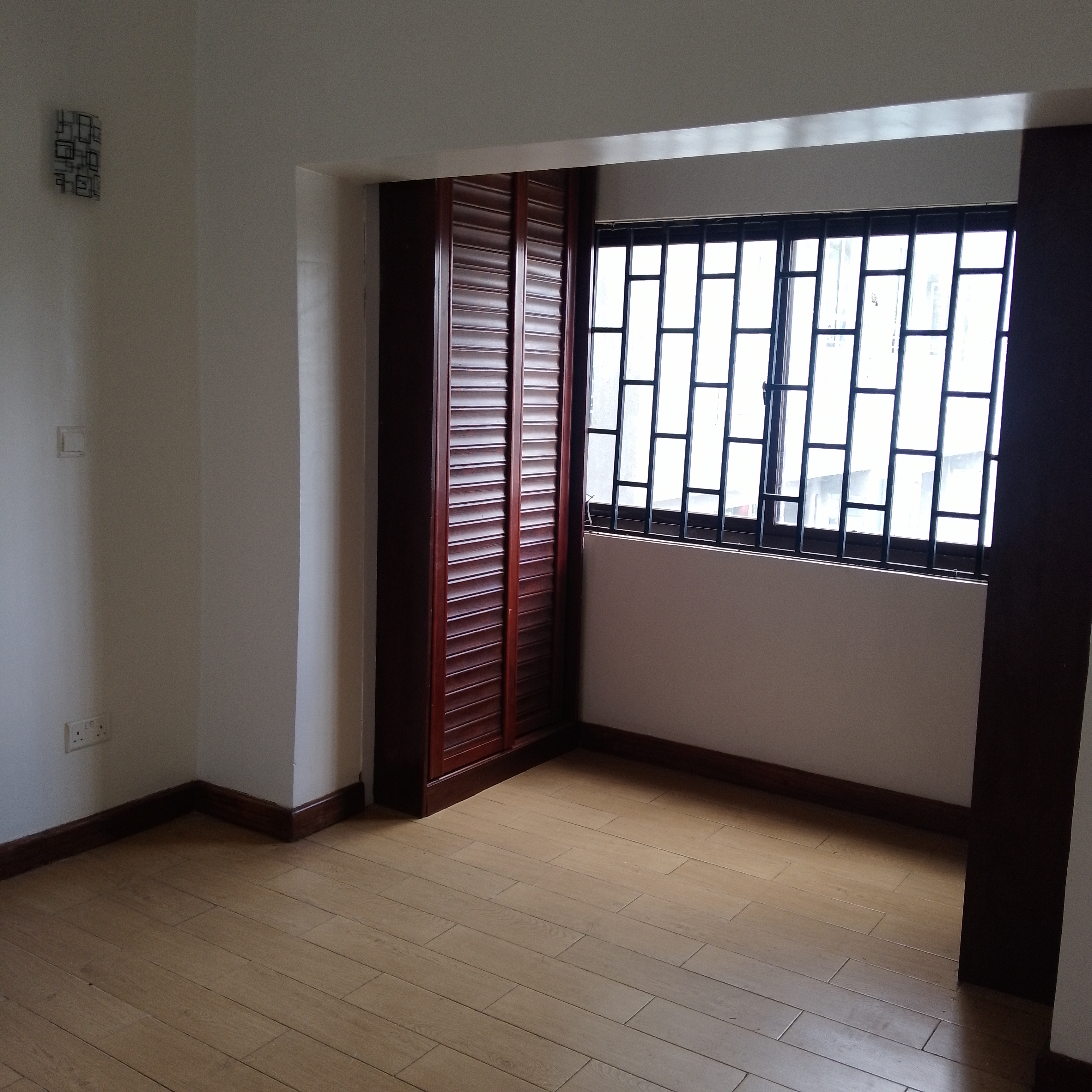 5 Bed Townhouse on Parklands - Image 9