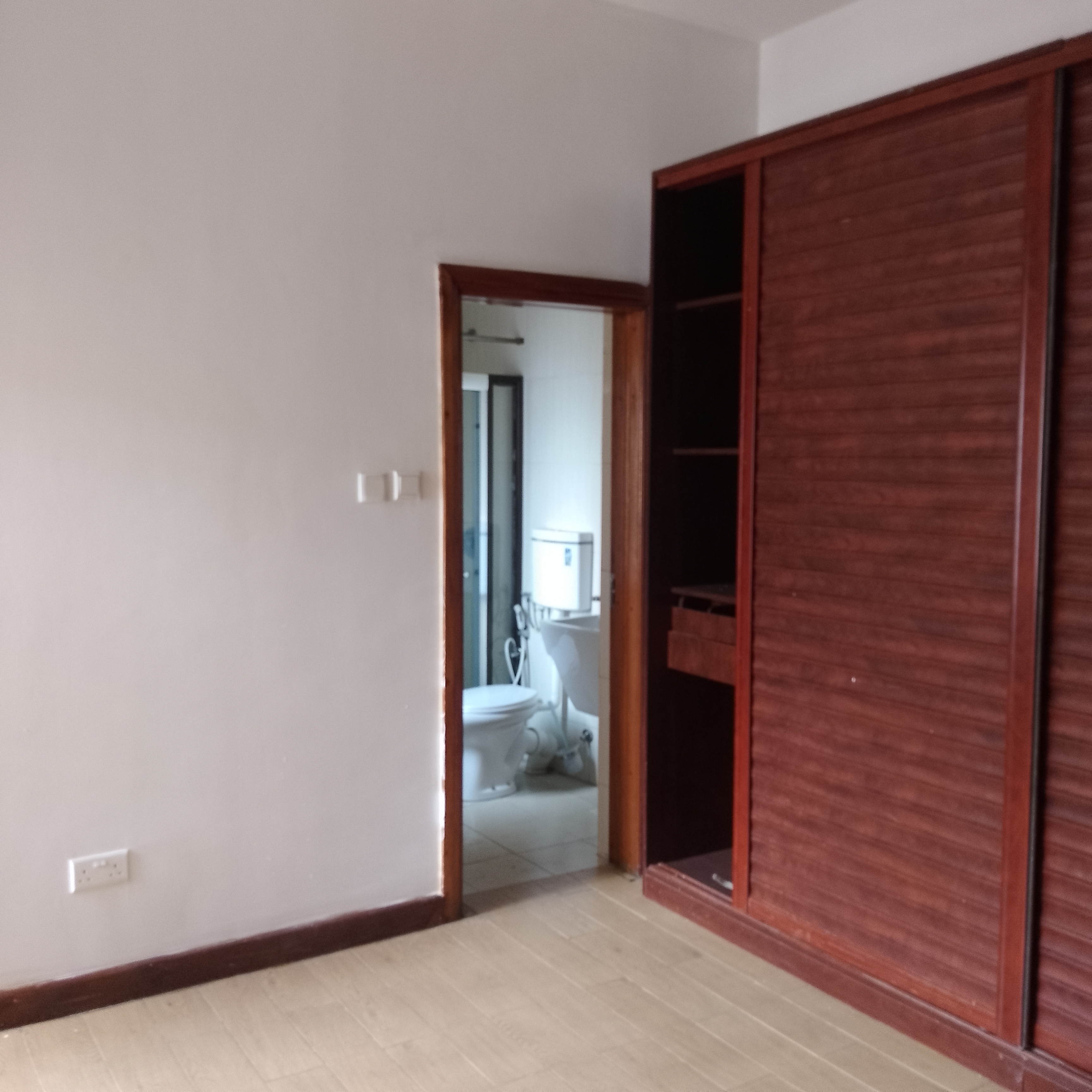 5 Bed Townhouse on Parklands - Image 8