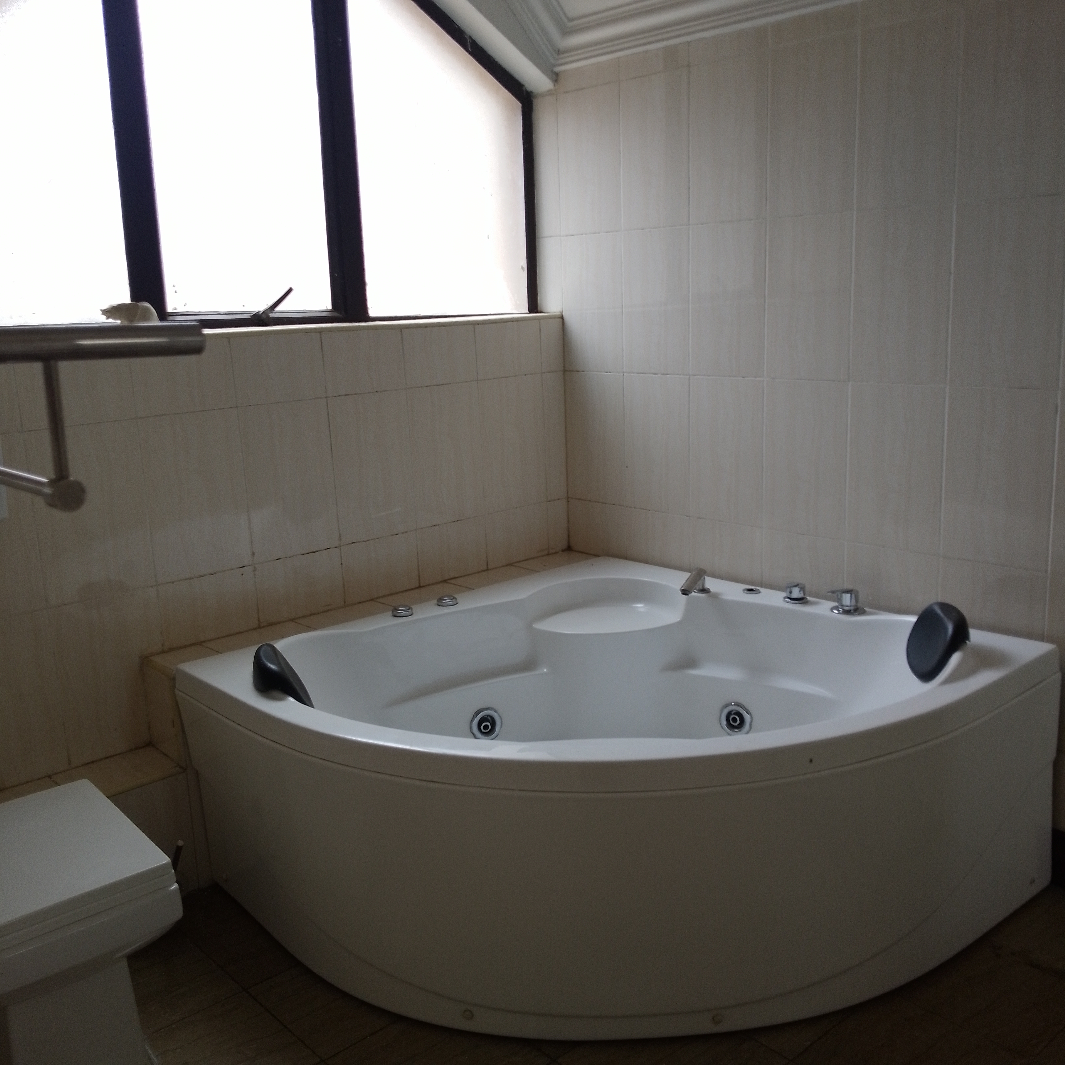 5 Bed Townhouse on Parklands - Image 10